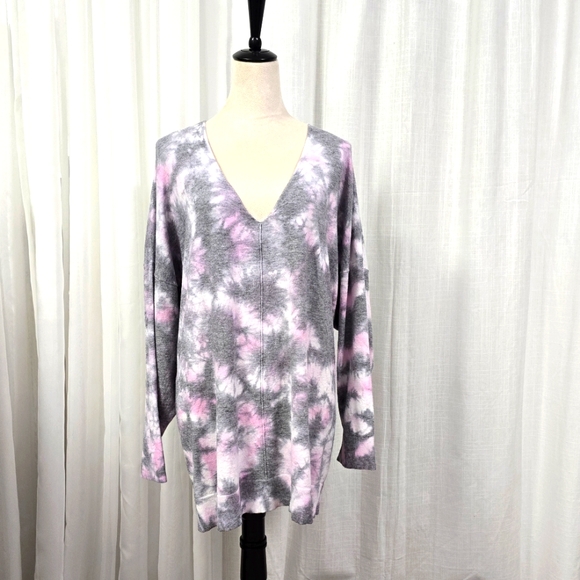 Torrid Sweaters - 2/$30 Torrid Size 4 Grey and Pink Tie-Dye V-Neck Long Sleeve Sweater